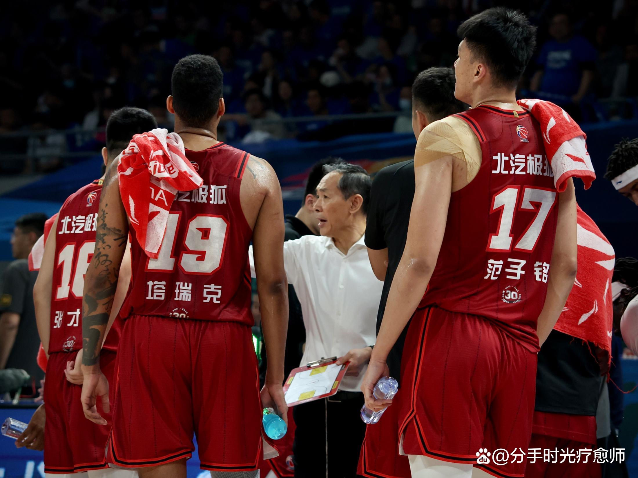 爱游戏 ayx 登录入口-太狠了！深圳男篮国际比赛日状态回暖赛后瓦伦西亚调整名单以备葡超，穆雷与40激战SKT分钟