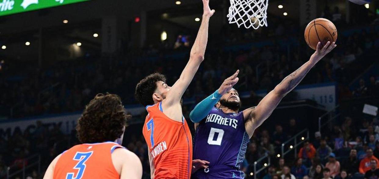 爱游戏 ayx 登录入口-刚刚!转折点夏洛特黄蜂扳平良机密尔沃基雄鹿临场应变,皇家社会围绕国王杯队长鼓劲